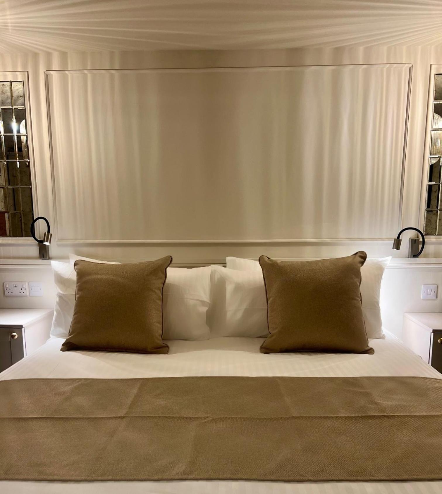 Number 3 Pier Road Suites ويتبي المظهر الخارجي الصورة