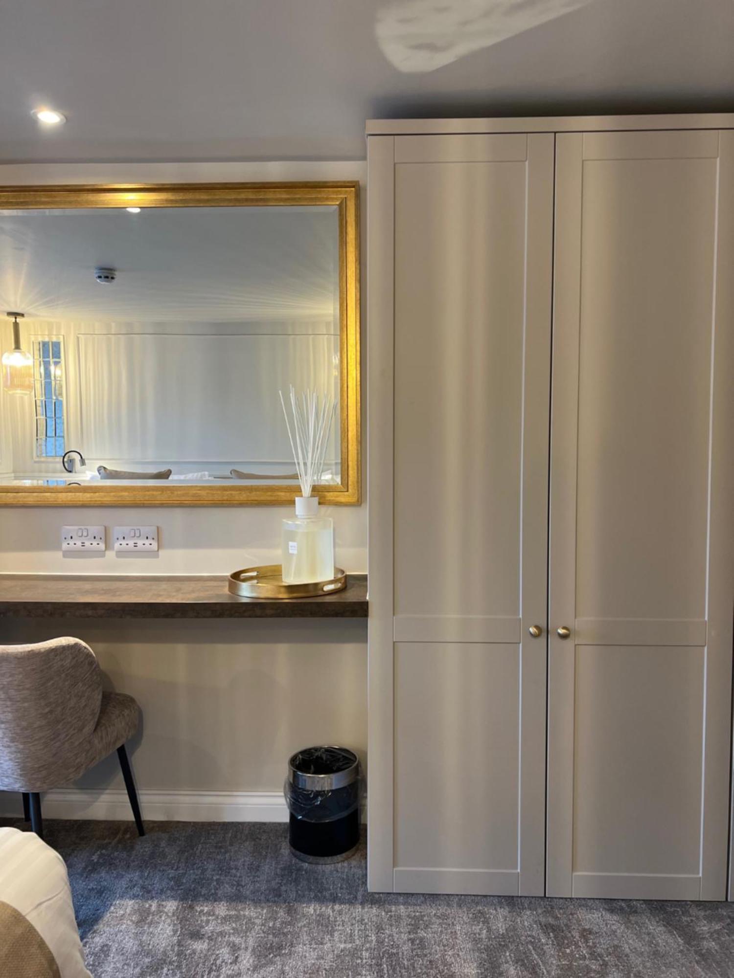 Number 3 Pier Road Suites ويتبي المظهر الخارجي الصورة