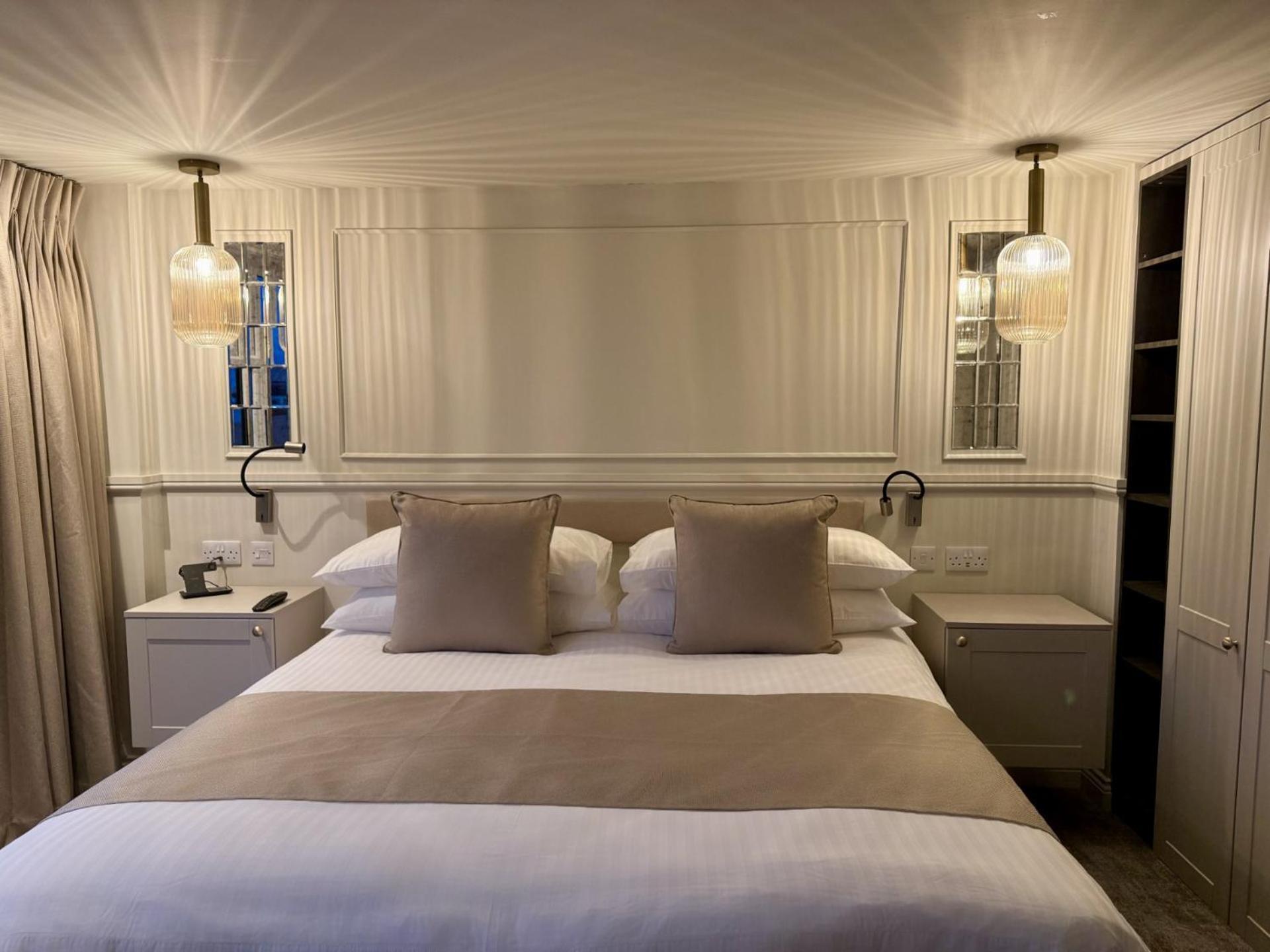 Number 3 Pier Road Suites ويتبي المظهر الخارجي الصورة