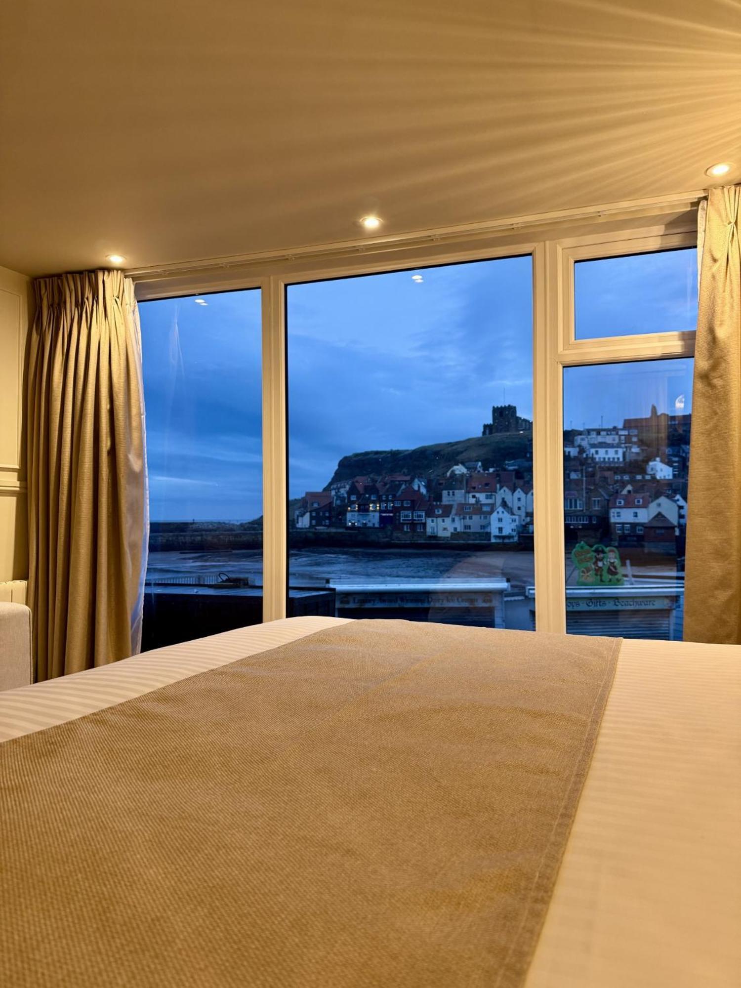 Number 3 Pier Road Suites ويتبي المظهر الخارجي الصورة